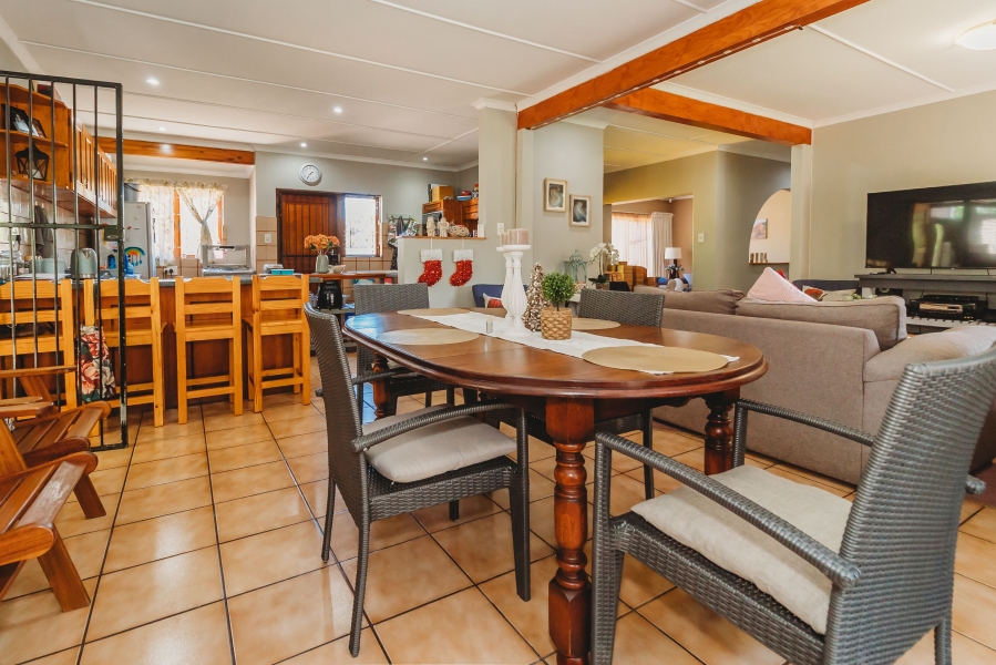 5 Bedroom Property for Sale in Heatherlands Western Cape